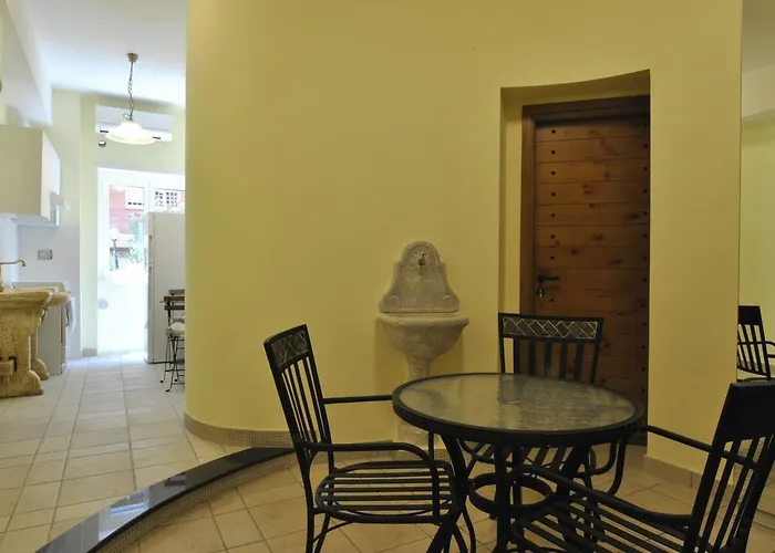 罗马旅游之家旅馆 4*